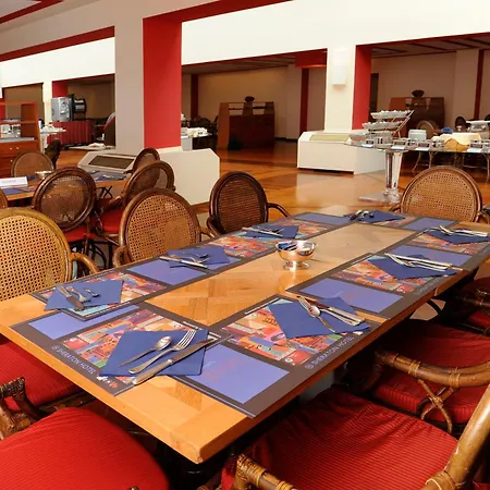 ومركز مؤتمرات تاور مطار جينوفا جنوة