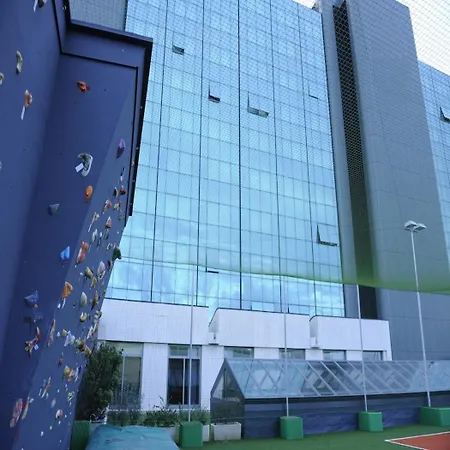 ومركز مؤتمرات تاور مطار جينوفا 4*