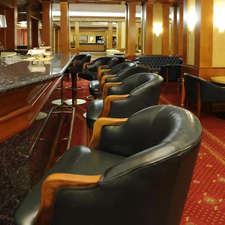 ومركز مؤتمرات تاور مطار جينوفا 4* جنوة