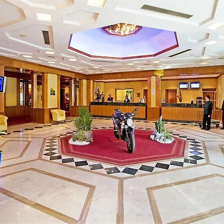 ومركز مؤتمرات تاور مطار جينوفا 4*