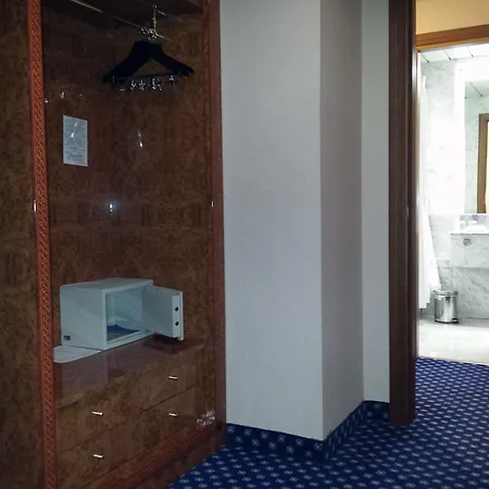 ومركز مؤتمرات تاور مطار جينوفا 4*