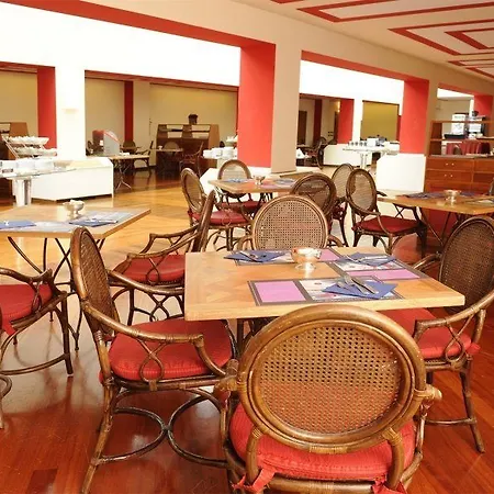 ومركز مؤتمرات تاور مطار جينوفا 4*