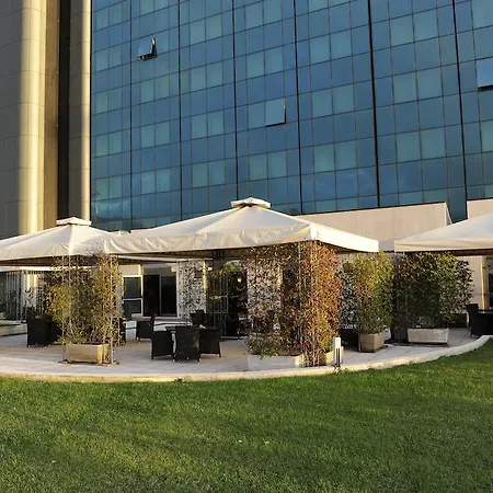 ومركز مؤتمرات تاور مطار جينوفا فندق 4*
