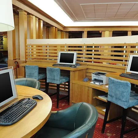 ومركز مؤتمرات تاور مطار جينوفا فندق 4*