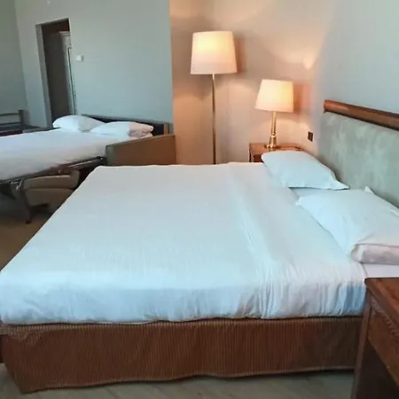 Tower Airport - & Conference Center 4*